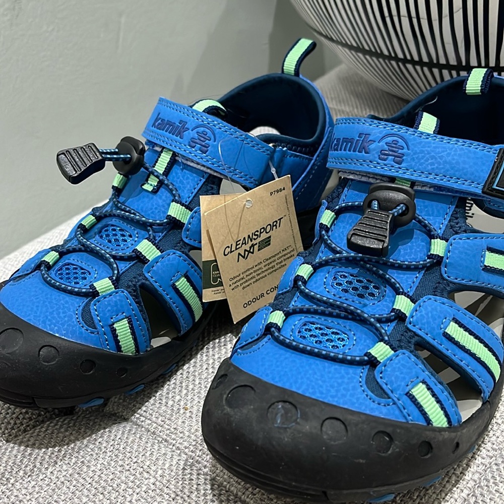 Blue sandals for boys, size 5